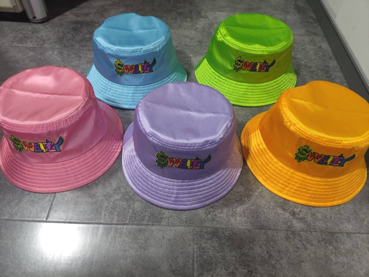 SWEIZY BUCKET HAT